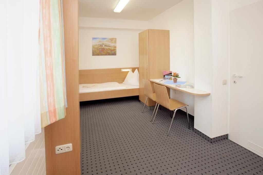 Jugendgaestehaus Линц Экстерьер фото